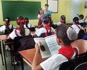 Niños cubanos estudian.jpeg