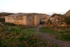 Ruinas-por-la-tarde-en-halmyris-ciudad-griega-antic-en-dobrogea-52386987.jpg