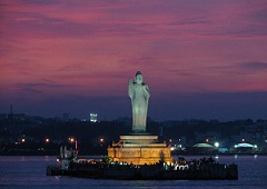 Hussain-Sagar-Estatua-de-Buda1.jpg