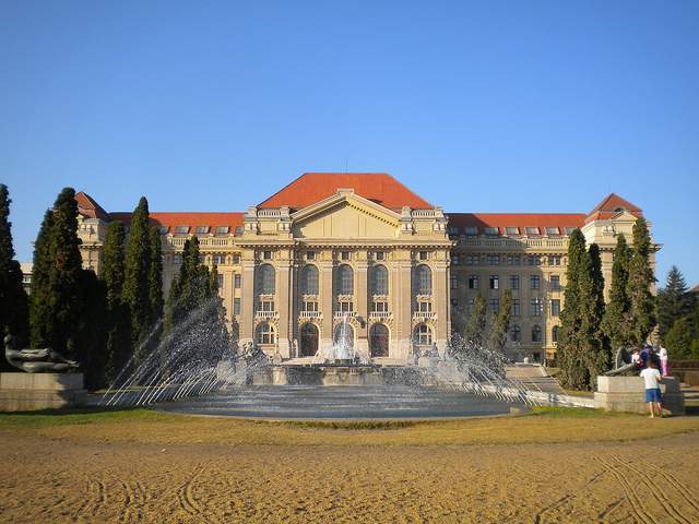 Universidad Debrecen.jpg