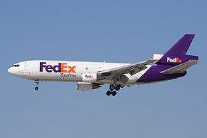 DC 10 FedEx Aterrizando.jpg