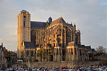 220px-Le Mans - Cathedrale St Julien ext autumn.jpg