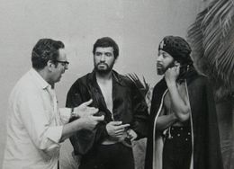 Tony Delgado (centro) recibe instrucciones de Erick Kaupp (a la izquierda) y a la derecha Pastor Felipe.jpg