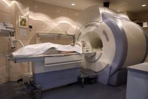 Paciente en cámara de  Resonancia Magnética