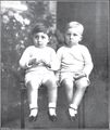Jaime y Alfonso hijos de Alfonso XIII, fotografiados por Kaulak.jpg