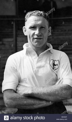 Tottenham-hotspur-futbolista-bill-nicholson-circa-1959-p011957-bhx03t.jpg