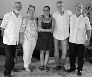 Pedro Román junto a Orisel Gaspar, Ernestina Trimiño, Mayito y Alberto Arteaga en Santa Clara