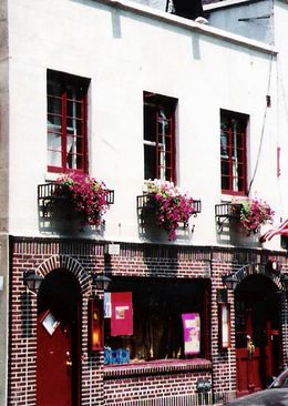 El bar Stonewall Inn en 2005.jpg