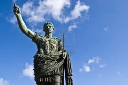 Estatua-del-emperador-romano-famoso-julius-caesar.jpeg