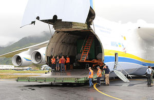 Antonov An-225 carga.jpg