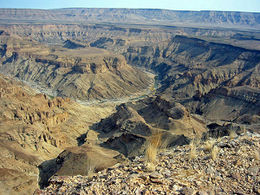 800px-Fish River Canyon Namibia.jpg
