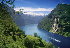 Unesco-geirangerfjord-skagefla-waterfall bd5e3234-a7f8-4616-a6cf-ed8a4a1fab9e.jpg