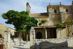 Es un municipio y localidad española de la provincia de Valladolid, en la comunidad de Castilla y León.​ Cuenta con uno de los cascos urbanos mejor conservados de la provincia de Valladolid, ofreciendo a su visitante el aspecto de una pequeña ciudad medieval.​