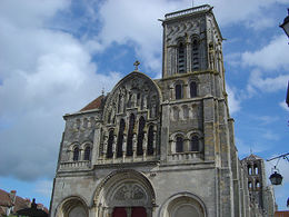800px-Basilique à Vézelay.jpg