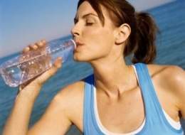 Mujer-hidratandose.jpg