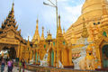 Capillas-pagoda-Shwedagon.JPG