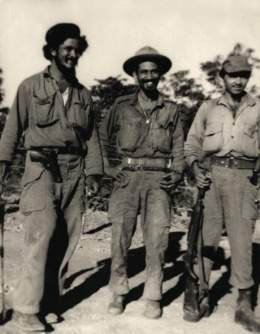 Fidel Vargas (izquierda) Juan Allmeida e Israel Pardo Guerra.jpg