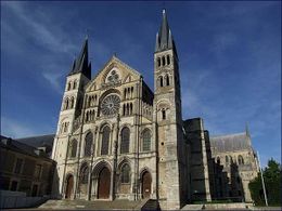 Basilica-de-Saint-Remi-en-Reims.jpg