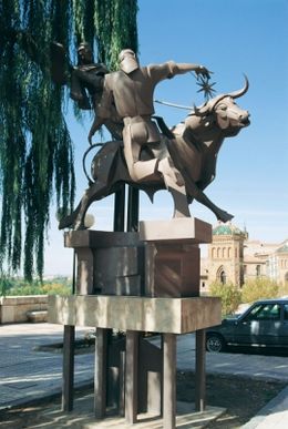 Escultura en Teruel de José Gonzalvo Vives.jpg