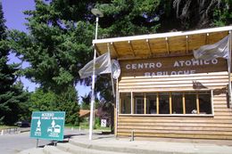 Centro atómico Bariloche.jpg