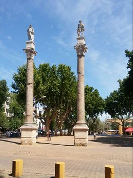 Columnas de Hercules y Cesar.jpg