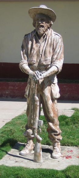 Estatua Camilo Cienfuegos.JPG
